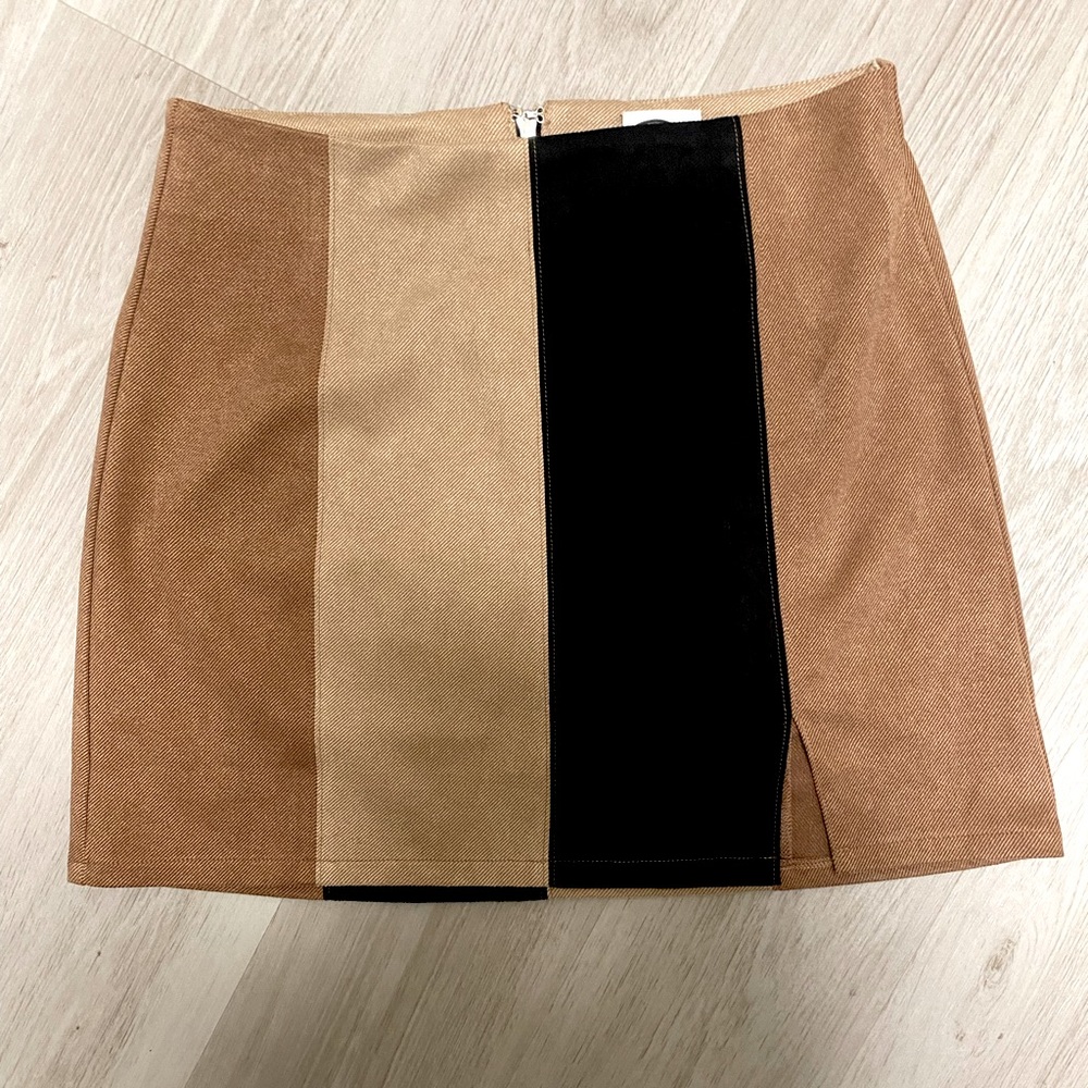 NWT!!🤍A-Line Color Block Mini Skirt🤍